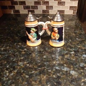 Vintage salt/pepper shakers